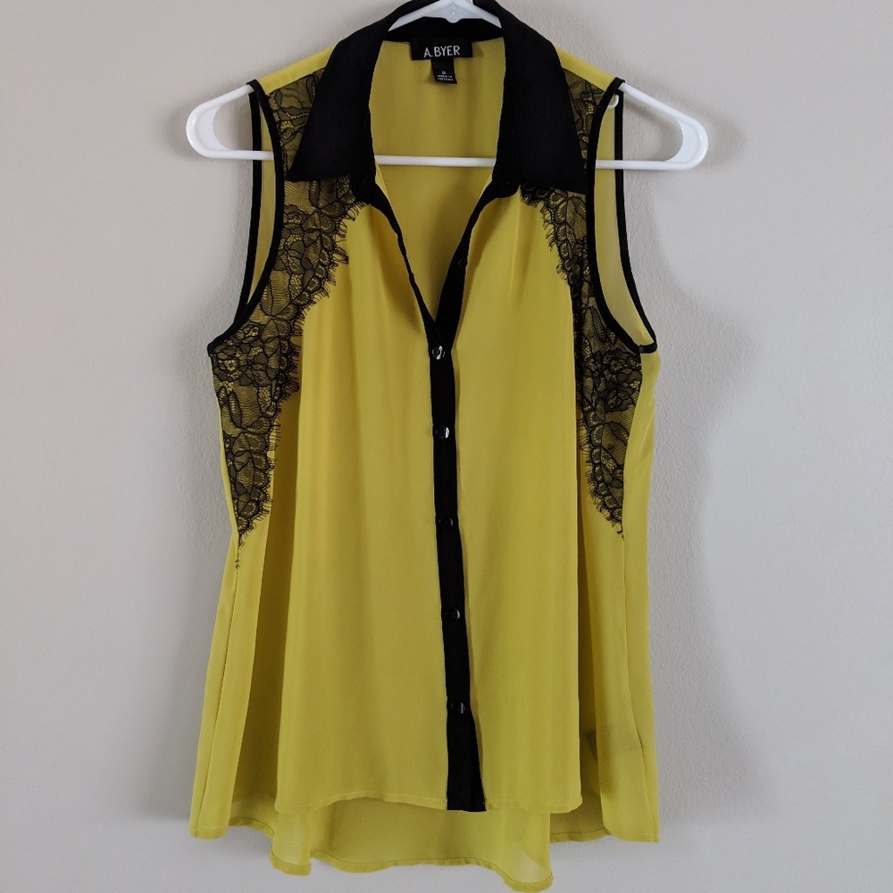 S chiffon tank with black lace detail